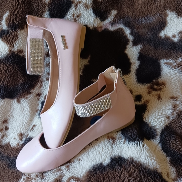 bebe Kids Diamond Inspired Accented Ankle Strap Dress Shoes - Picture 2 of 4